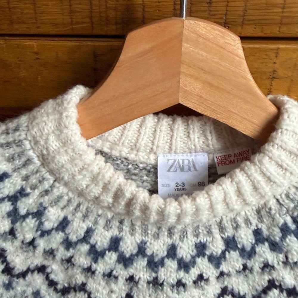 Zara Boys Cozy White and Gray Patterned Sweater - Picture 3 of 4